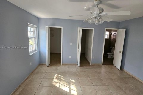 Villa ou maison à louer à Miami, Floride: 3 chambres, 153.85 m2 № 1969727 - photo 15