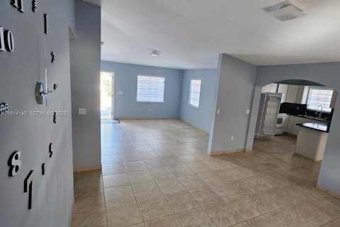 Villa ou maison à louer à Miami, Floride: 3 chambres, 153.85 m2 № 1969727 - photo 4