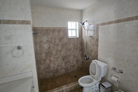 Villa ou maison à louer à Miami, Floride: 3 chambres, 153.85 m2 № 1969727 - photo 17