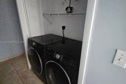 Villa ou maison à louer à Miami, Floride: 3 chambres, 153.85 m2 № 1969727 - photo 11