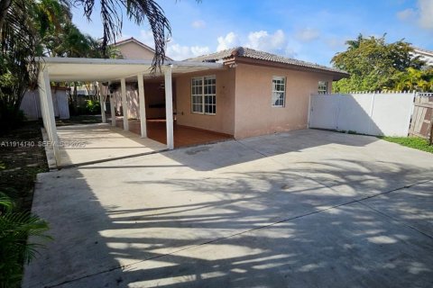 Villa ou maison à louer à Miami, Floride: 3 chambres, 153.85 m2 № 1969727 - photo 25