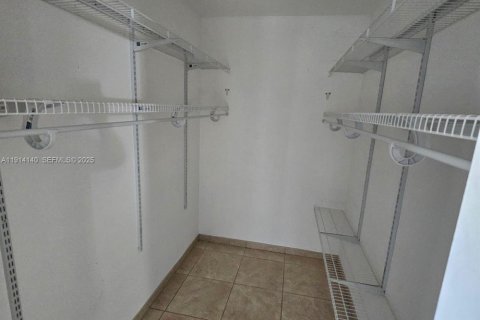 Villa ou maison à louer à Miami, Floride: 3 chambres, 153.85 m2 № 1969727 - photo 16