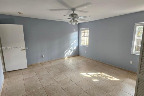 Villa ou maison à louer à Miami, Floride: 3 chambres, 153.85 m2 № 1969727 - photo 14