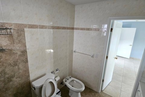 Villa ou maison à louer à Miami, Floride: 3 chambres, 153.85 m2 № 1969727 - photo 18