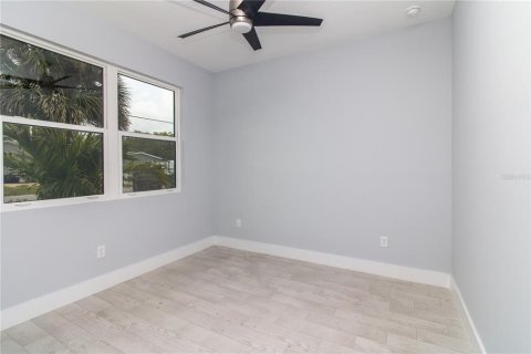House in Edgewater, Florida 3 bedrooms, 158.03 sq.m. № 1608140 - photo 6