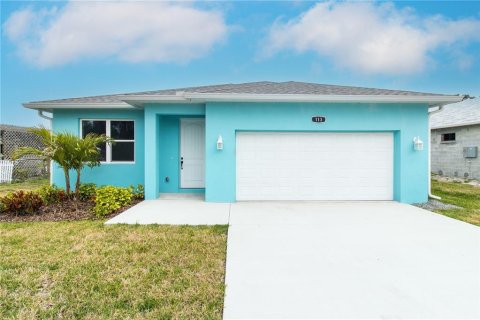 House in Edgewater, Florida 3 bedrooms, 158.03 sq.m. № 1608140 - photo 1