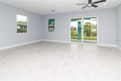 House in Edgewater, Florida 3 bedrooms, 158.03 sq.m. № 1608140 - photo 18