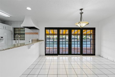 Adosado en venta en Miami Lakes, Florida, 3 dormitorios, 135.64 m2 № 1752086 - foto 11