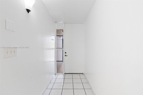 Adosado en venta en Miami Lakes, Florida, 3 dormitorios, 135.64 m2 № 1752086 - foto 6