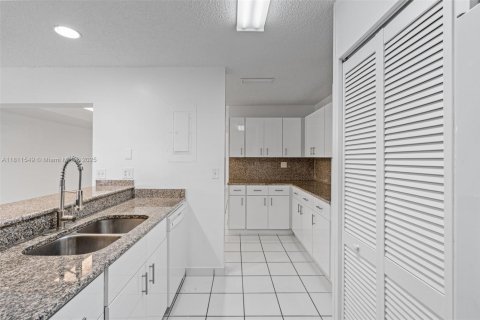 Adosado en venta en Miami Lakes, Florida, 3 dormitorios, 135.64 m2 № 1752086 - foto 19