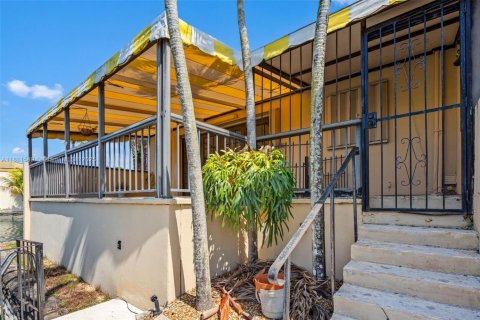 Adosado en venta en Miami Lakes, Florida, 3 dormitorios, 135.64 m2 № 1752086 - foto 25