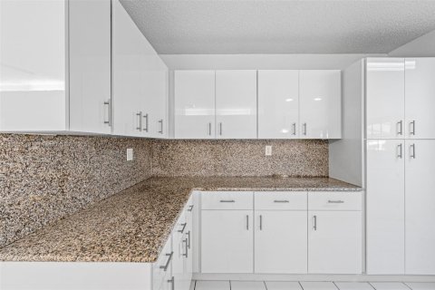 Adosado en venta en Miami Lakes, Florida, 3 dormitorios, 135.64 m2 № 1752086 - foto 16