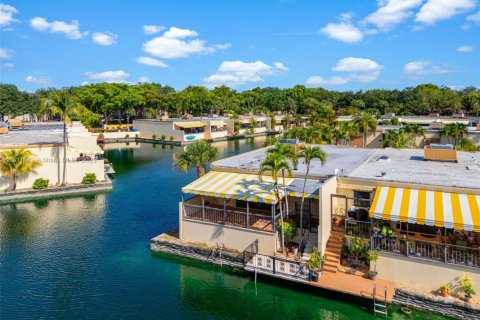 Adosado en venta en Miami Lakes, Florida, 3 dormitorios, 135.64 m2 № 1752086 - foto 30