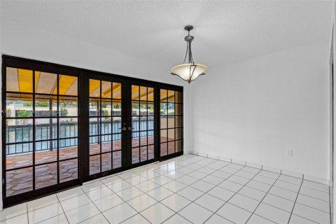 Adosado en venta en Miami Lakes, Florida, 3 dormitorios, 135.64 m2 № 1752086 - foto 12
