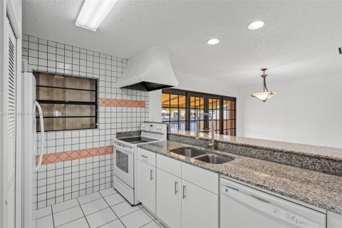Adosado en venta en Miami Lakes, Florida, 3 dormitorios, 135.64 m2 № 1752086 - foto 18