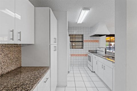 Adosado en venta en Miami Lakes, Florida, 3 dormitorios, 135.64 m2 № 1752086 - foto 17