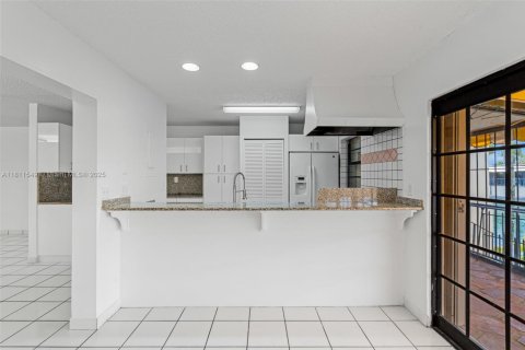 Adosado en venta en Miami Lakes, Florida, 3 dormitorios, 135.64 m2 № 1752086 - foto 15