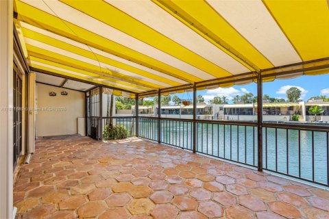 Adosado en venta en Miami Lakes, Florida, 3 dormitorios, 135.64 m2 № 1752086 - foto 24