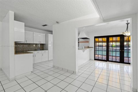 Adosado en venta en Miami Lakes, Florida, 3 dormitorios, 135.64 m2 № 1752086 - foto 10