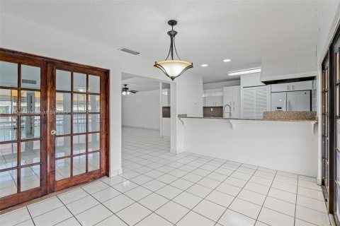 Adosado en venta en Miami Lakes, Florida, 3 dormitorios, 135.64 m2 № 1752086 - foto 14