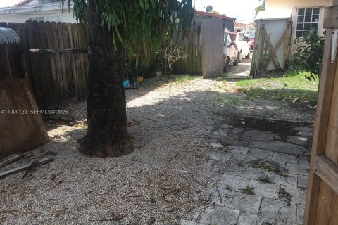 Casa en venta en Hialeah, Florida, 4 dormitorios, 124.3 m2 № 2058070 - foto 14