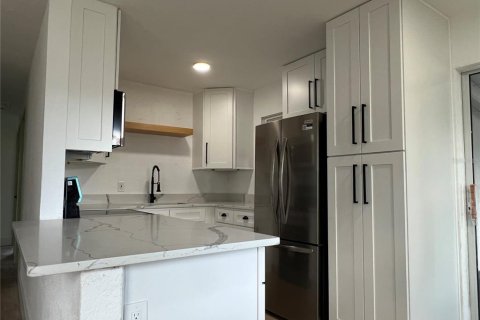 House in Melbourne, Florida 3 bedrooms, 80.27 sq.m. № 2132579 - photo 8