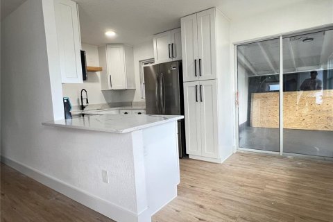 House in Melbourne, Florida 3 bedrooms, 80.27 sq.m. № 2132579 - photo 7
