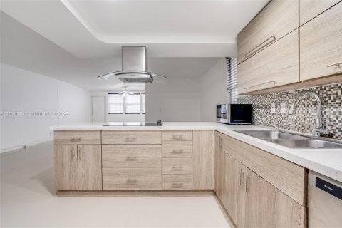 Adosado en venta en Aventura, Florida, 3 dormitorios, 123.56 m2 № 1871376 - foto 2