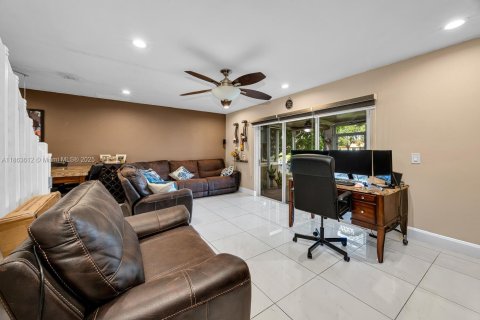 Adosado en venta en Pembroke Pines, Florida, 3 dormitorios, 126.44 m2 № 1893125 - foto 13
