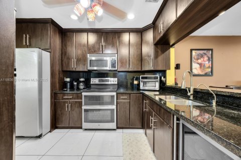 Adosado en venta en Pembroke Pines, Florida, 3 dormitorios, 126.44 m2 № 1893125 - foto 4