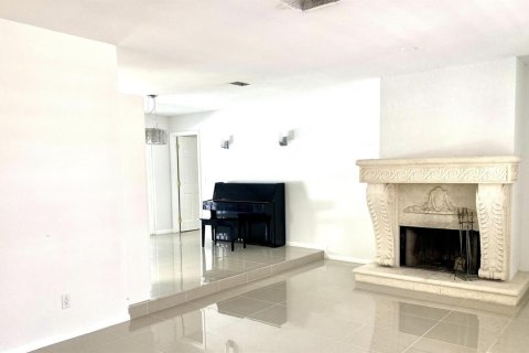 Villa ou maison à louer à Palm Beach Gardens, Floride: 4 chambres, 209.31 m2 № 2384788 - photo 4
