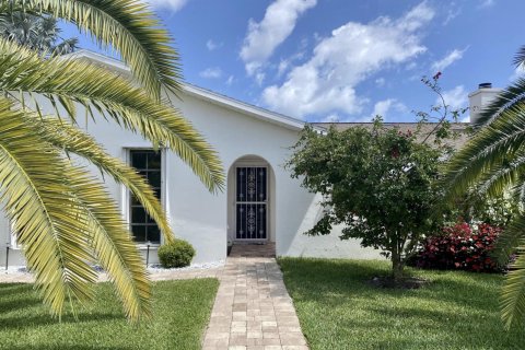 Villa ou maison à louer à Palm Beach Gardens, Floride: 4 chambres, 209.31 m2 № 2384788 - photo 2