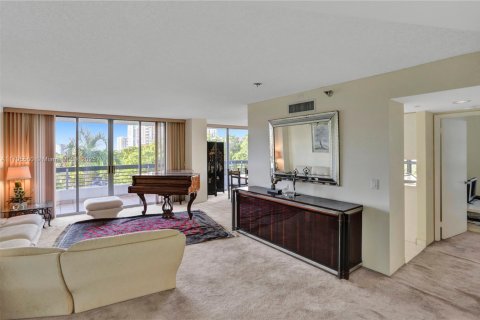 Condominio en alquiler en Aventura, Florida, 2 dormitorios, 126.44 m2 № 1708174 - foto 1