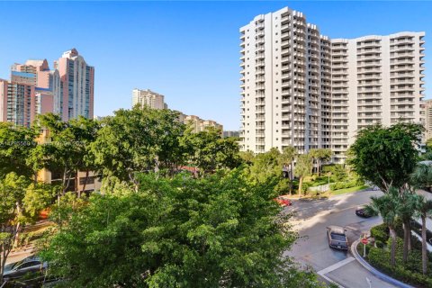 Condominio en alquiler en Aventura, Florida, 2 dormitorios, 126.44 m2 № 1708174 - foto 19