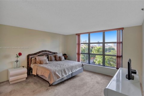 Condominio en alquiler en Aventura, Florida, 2 dormitorios, 126.44 m2 № 1708174 - foto 7