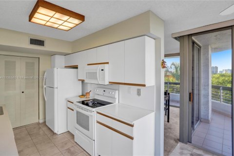 Condominio en alquiler en Aventura, Florida, 2 dormitorios, 126.44 m2 № 1708174 - foto 5