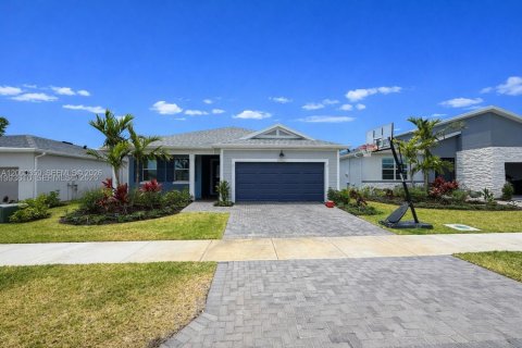 Villa ou maison à louer à Port St. Lucie, Floride: 4 chambres, 205.22 m2 № 2067318 - photo 2