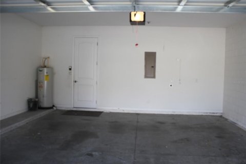 House in Windermere, Florida 3 bedrooms, 214.23 sq.m. № 2111690 - photo 15