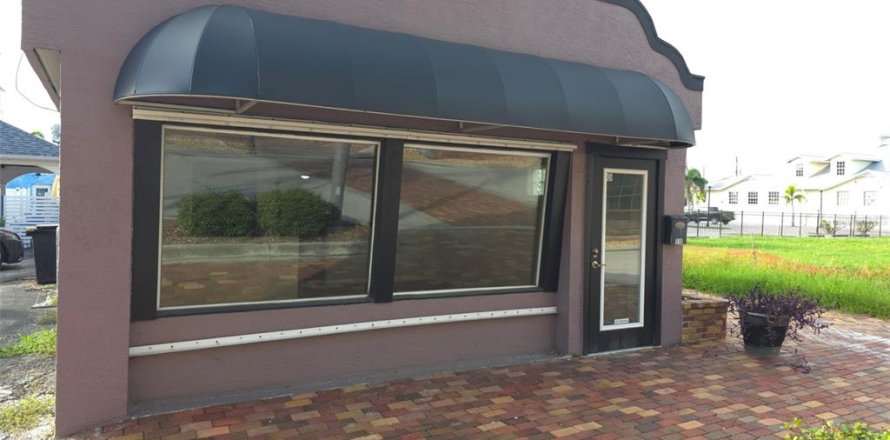 Commercial property in Punta Gorda, Florida 82.96 sq.m. № 1905606