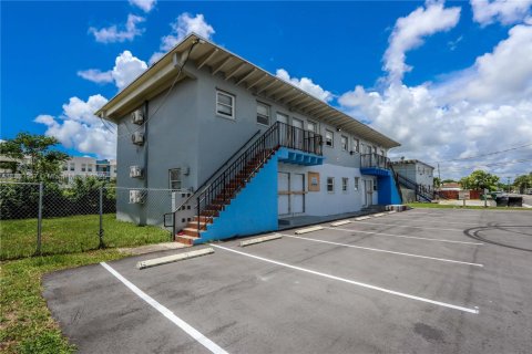Propiedad comercial en venta en Florida City, Florida № 1871762 - foto 4