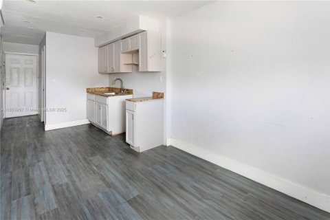 Propiedad comercial en venta en Florida City, Florida № 1871762 - foto 11