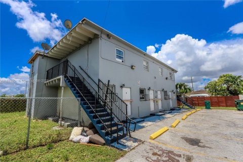 Propiedad comercial en venta en Florida City, Florida № 1871762 - foto 7