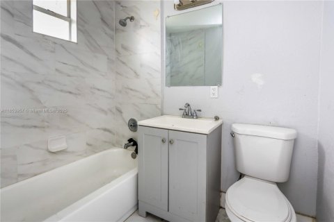 Propiedad comercial en venta en Florida City, Florida № 1871762 - foto 15