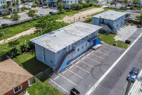 Propiedad comercial en venta en Florida City, Florida № 1871762 - foto 3
