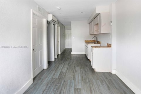 Propiedad comercial en venta en Florida City, Florida № 1871762 - foto 12