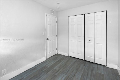 Propiedad comercial en venta en Florida City, Florida № 1871762 - foto 14