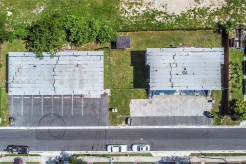 Propiedad comercial en venta en Florida City, Florida № 1871762 - foto 2