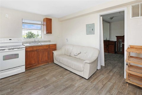 Propiedad comercial en venta en Florida City, Florida № 1871762 - foto 16