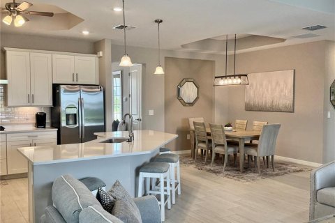 House in Lakewood Ranch, Florida 3 bedrooms, 176.51 sq.m. № 2195975 - photo 4