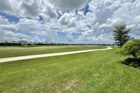House in Lakewood Ranch, Florida 3 bedrooms, 176.51 sq.m. № 2195975 - photo 22
